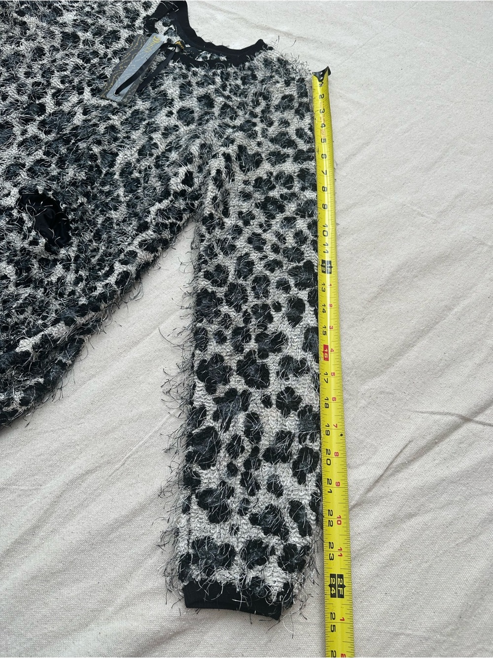 NWT DOCEI Black/White Eyelash Leopard Contrast Pleated Back Blouse Size S/M - Picture 6 of 9